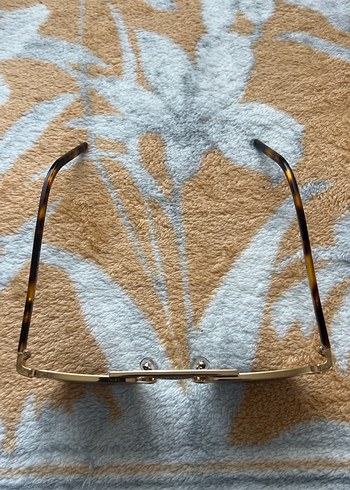 Prada Unisex Altın Desenli Güneş Gözlüğü - Görsel 4