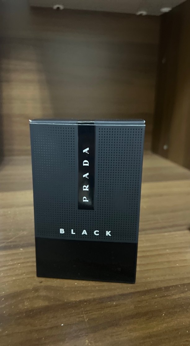 Prada Black Erkek Parfümü - Görsel 4