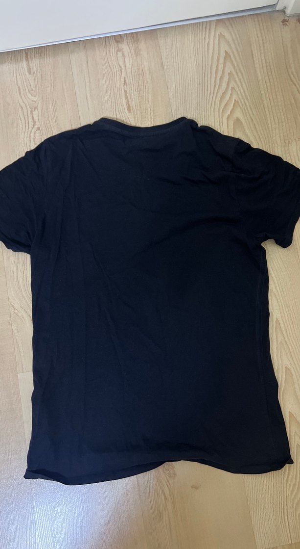 Guess Siyah Baskılı Unisex Tişört Orijinal M beden - Görsel 3