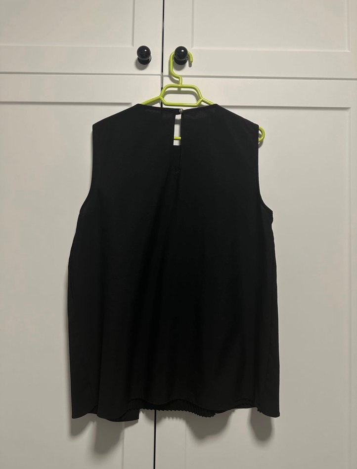 Siyah Kolsuz Bluz V Yakalı - Görsel 2