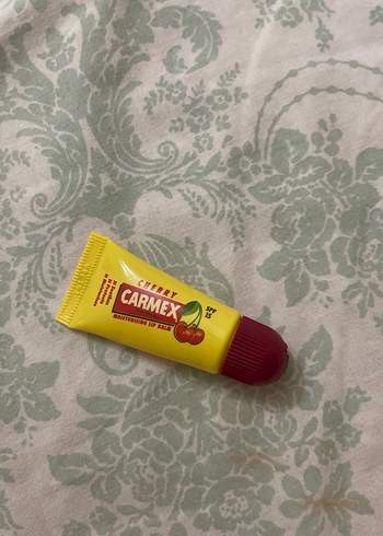Carmex Kiraz Aromalı Renkli Dudak Balmı
