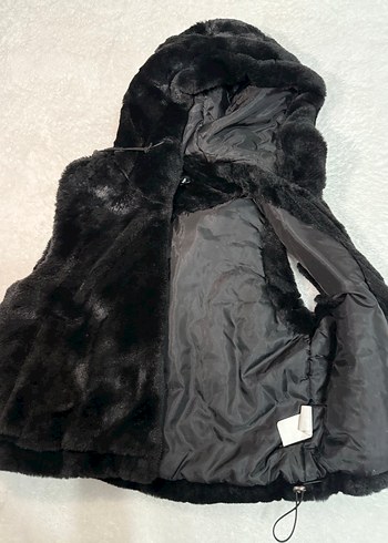 Siyah Kürklü Kapüşonlu Kadın Yelek - Görsel 3