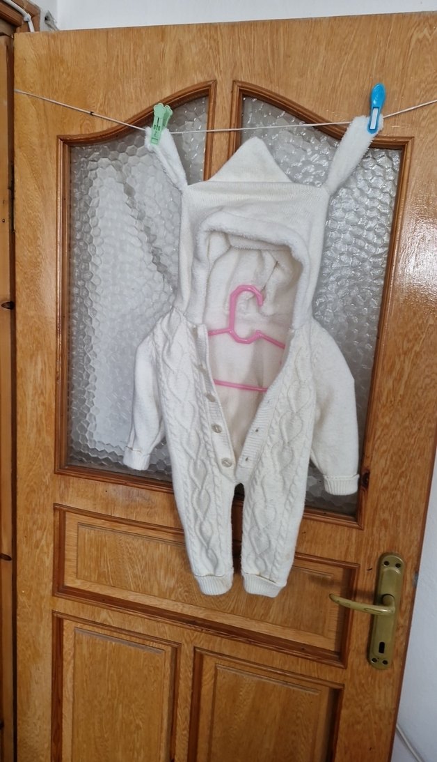 Kapüşonlu Beyaz Örgü Bebek Kıyafeti - Görsel 3