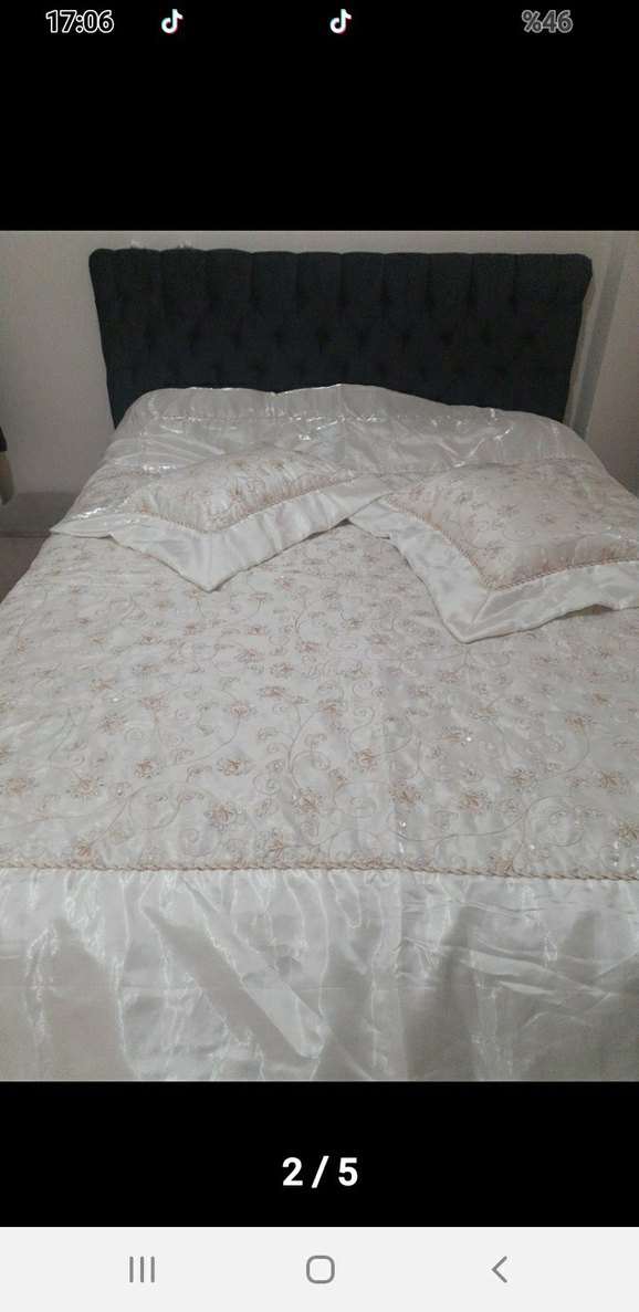 Beyaz İşlemeli Parlak Yatak Örtüsü - Görsel 2