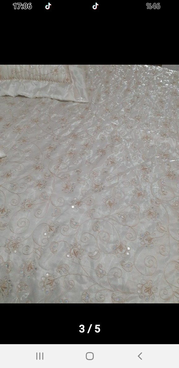 Beyaz İşlemeli Parlak Yatak Örtüsü - Görsel 3