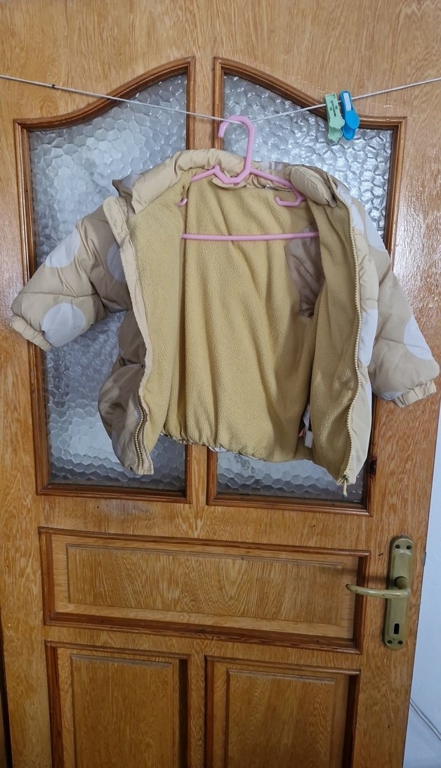 Bej Kapüşonlu Düğmeli Kız Çocuk Mont - Görsel 3