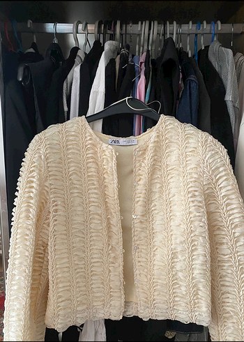 Zara Bej Nakışlı Kısa Örgü Kadın Ceket