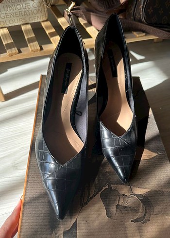 Siyah Yılan Derisi Desenli Stiletto Topuklu
