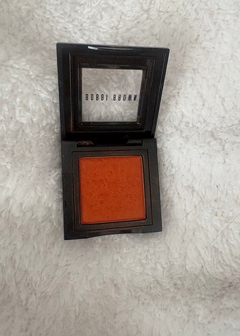 Beden Bobbi Brown Koyu seftali Allık