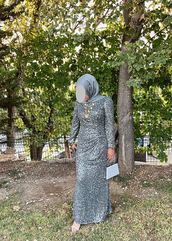 Uzun Kollu Yılan Desenli Gri Abiye Elbise