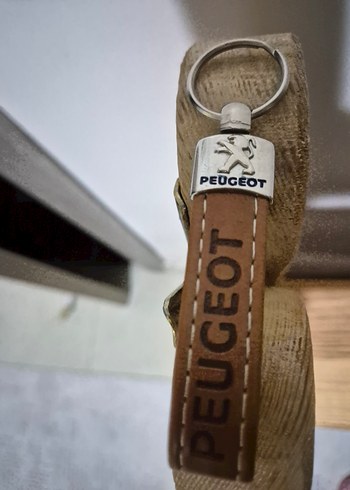 Bej Peugeot Erkek Anahtarlık
