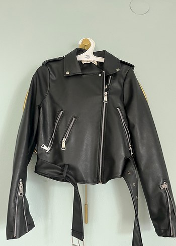 Siyah Kemerli Mini Biker Deri Ceket