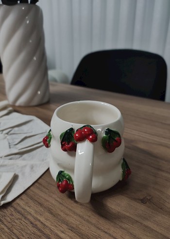 Kiraz detaylı beyaz seramik kupa - Görsel 3