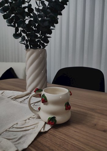 Kiraz detaylı beyaz seramik kupa - Görsel 2