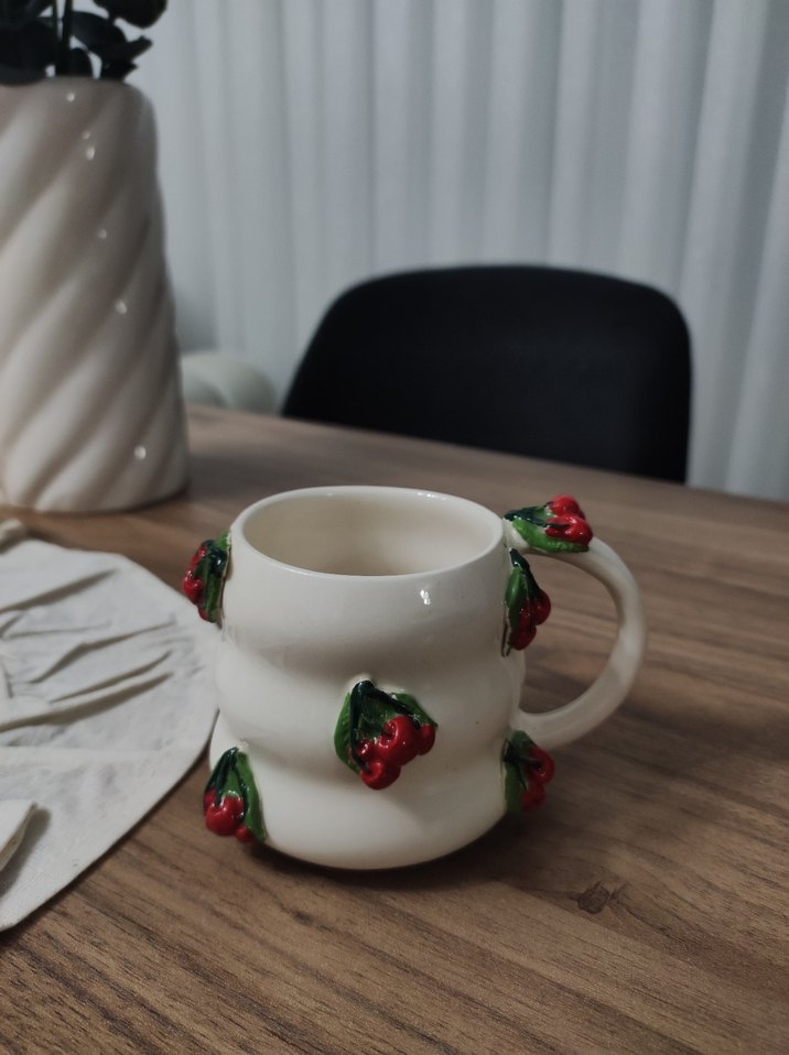 Kiraz detaylı beyaz seramik kupa - Görsel 4