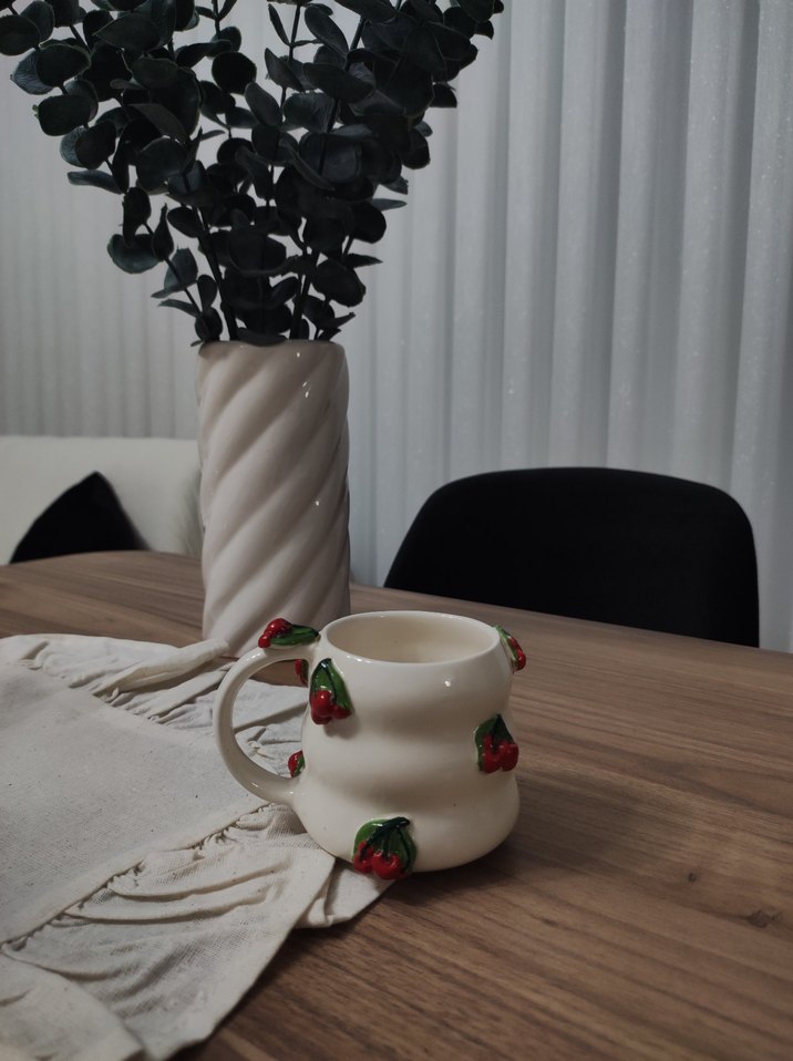 Kiraz detaylı beyaz seramik kupa - Görsel 2
