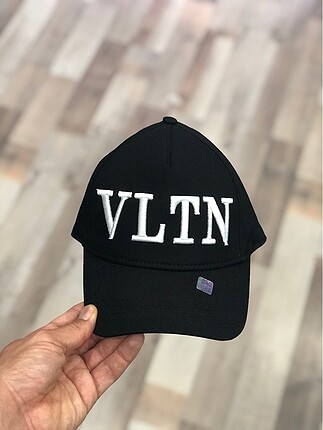Valentino sıfır şapka Karekodlu ürün