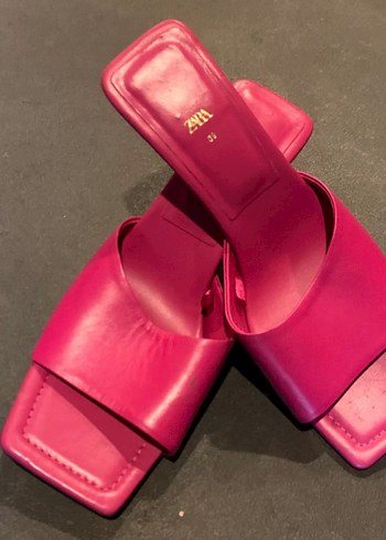 Pembe Deri Topuklu Kadın Terlik