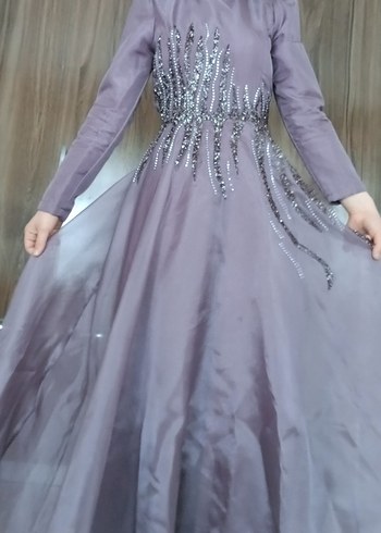 Uzun Kollu Mor İşlemeli Abiye Elbise