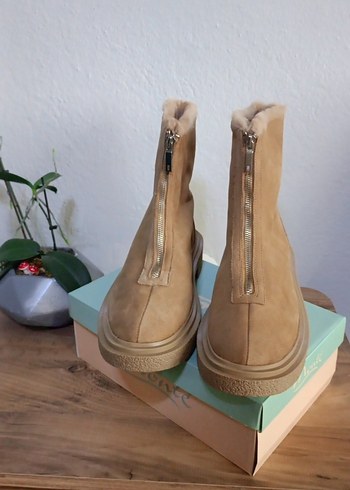 Bej Süet Fermuarlı Kadın Dolgu Topuk Bot - Görsel 2