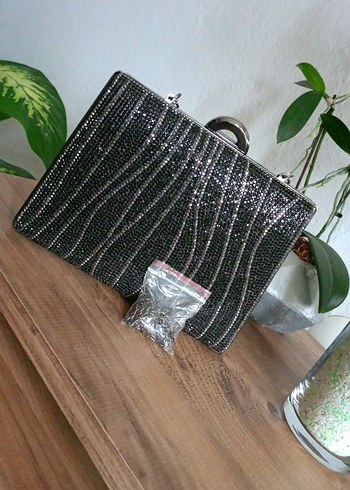 Siyah Boncuklu Yılan Desenli Abiye Çanta - Görsel 3