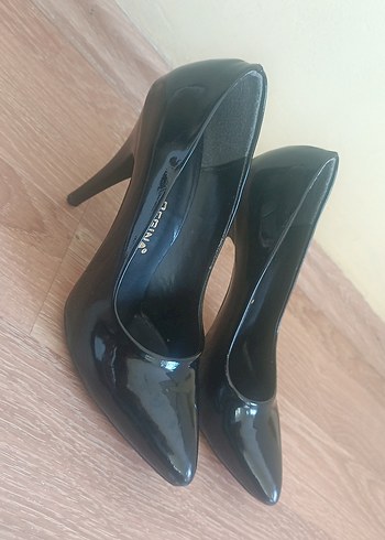 Parlak Siyah Rugan Stiletto Topuklu Kadın Ayakkabı - Görsel 2