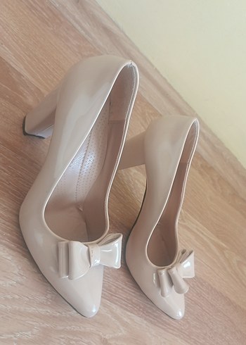 Beyaz Fiyonklu Kadın Stiletto - Görsel 2