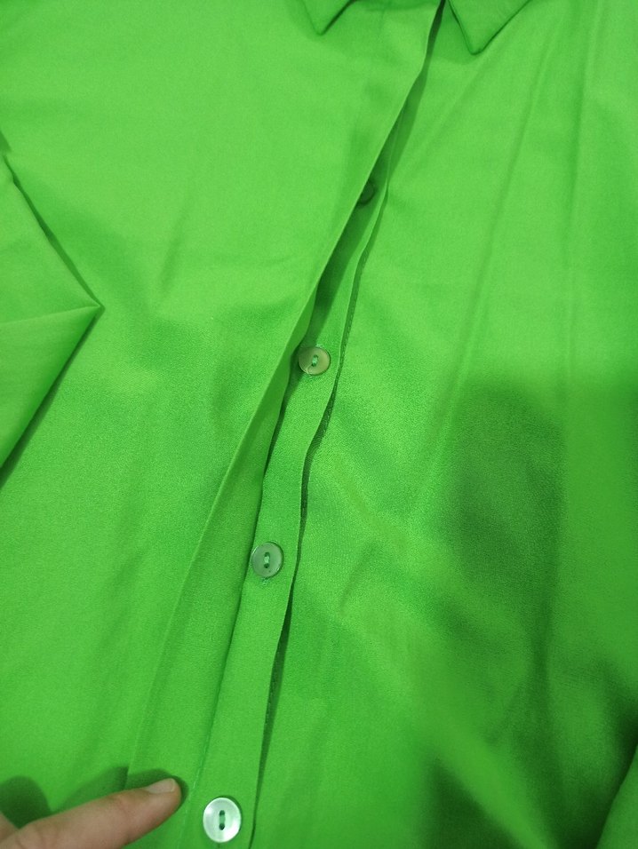 Gizli patlı Düğmeli Yeşil Kadın Gömlek - Görsel 3