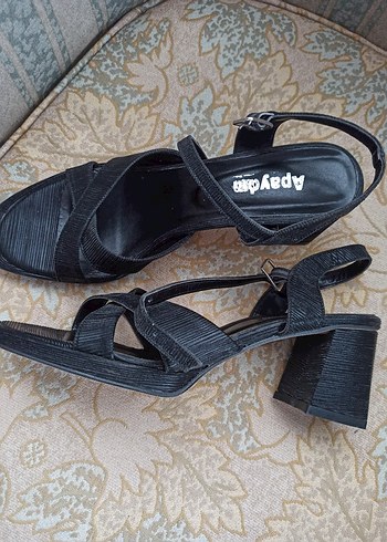 Topuklu ayakkabı - Görsel 4