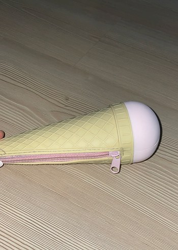 Bej Dondurma Şeklinde Fermuarlı Makyaj Çantası