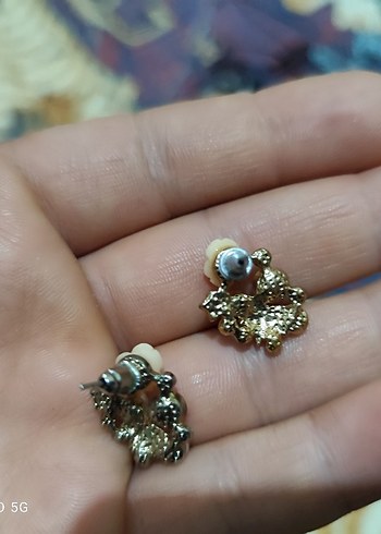 Çiçek Desenli Mini Payetli Kadın Küpe - Görsel 3