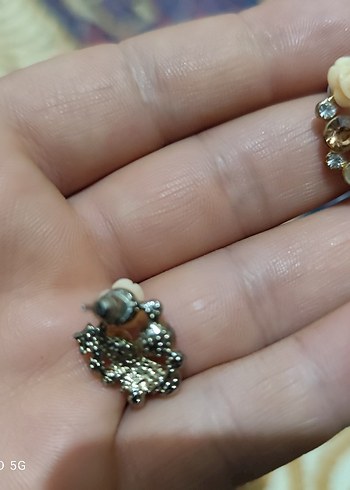 Çiçek Desenli Mini Payetli Kadın Küpe - Görsel 2