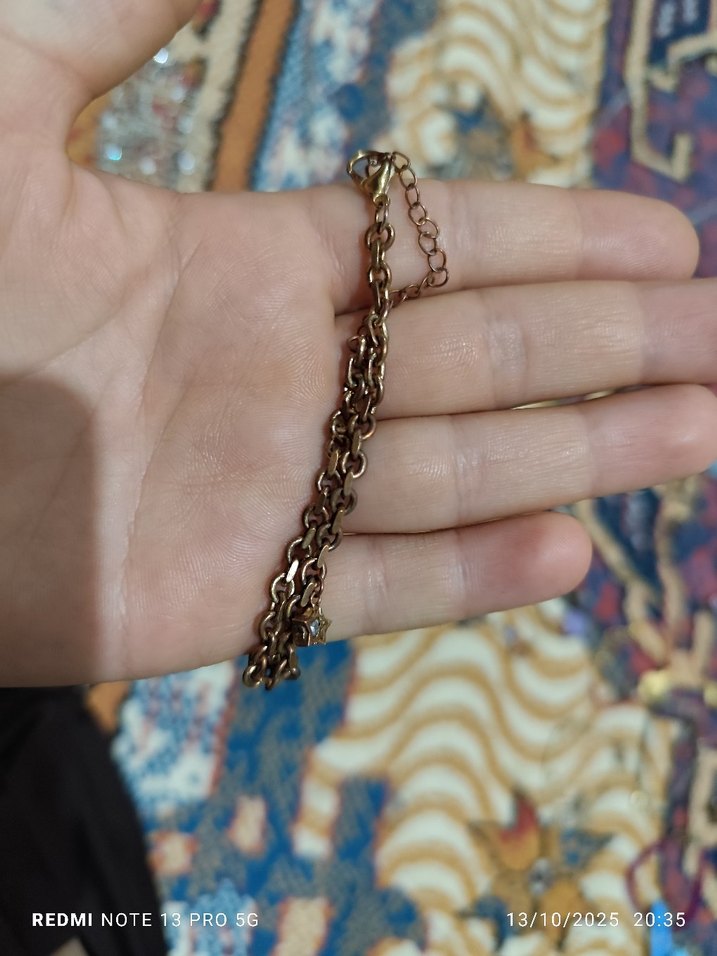 Zincir Detaylı Parlak Altın Bileklik - Görsel 3