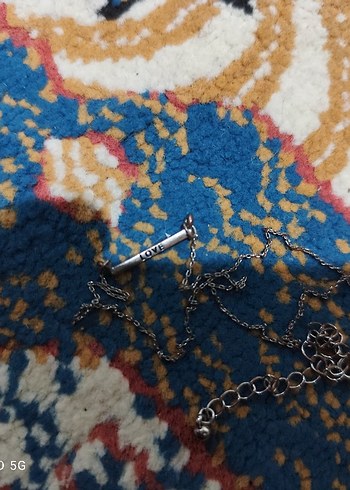 Gri Zincir Detaylı love Yazılı Kadın Kolye - Görsel 3