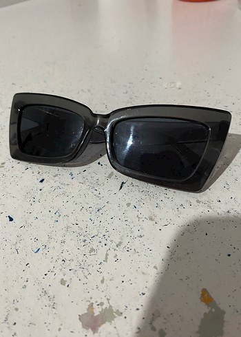 Şeffaf Gri Gotik Kadın Güneş Gözlüğü - Görsel 3