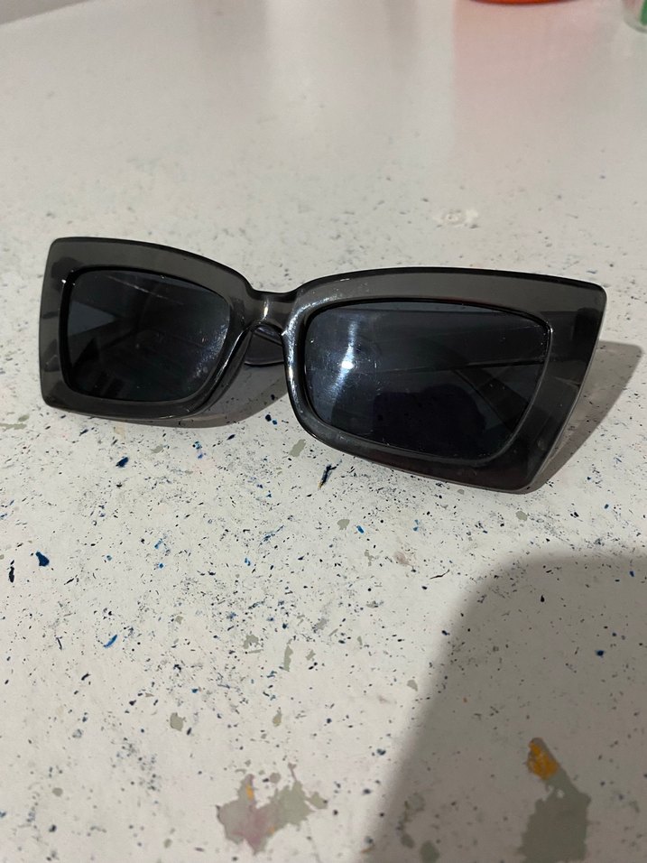 Şeffaf Gri Gotik Kadın Güneş Gözlüğü - Görsel 3