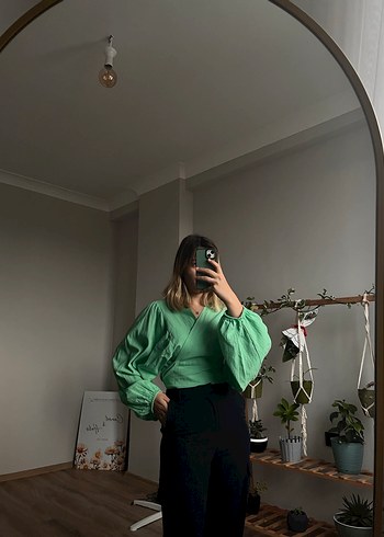 Yeşil V Yaka Şeffaf Bağlama Desenli Bluz - Görsel 4