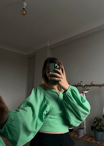 Yeşil V Yaka Şeffaf Bağlama Desenli Bluz - Görsel 2