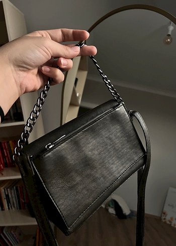 Zincir Detaylı Siyah Deri Çanta - Görsel 3