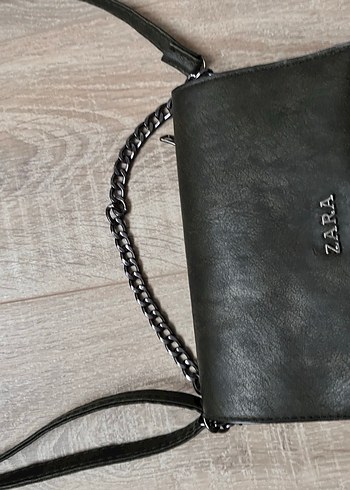 Zincir Detaylı Siyah Deri Çanta - Görsel 4