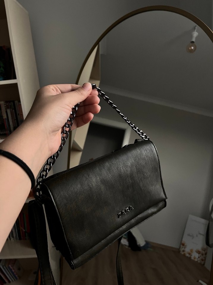 Zincir Detaylı Siyah Deri Çanta - Görsel 2