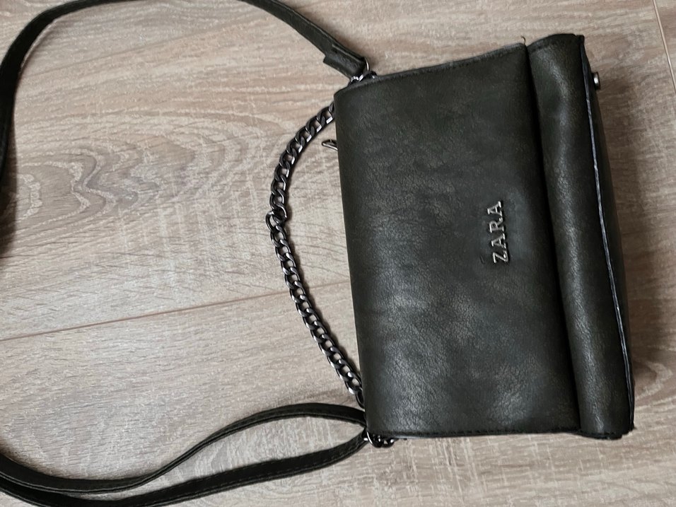 Zincir Detaylı Siyah Deri Çanta - Görsel 4