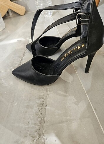 Bilekten başlamalı stiletto