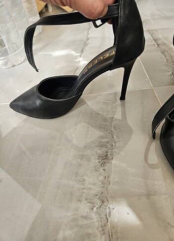 36 Beden siyah Renk Bilekten başlamalı stiletto