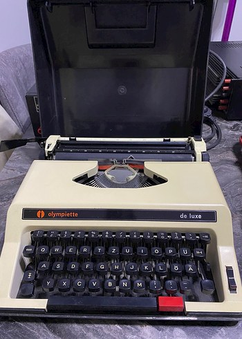 Olympiette De Luxe Beyaz Daktilo - Görsel 2