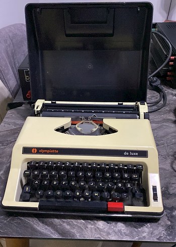 Olympiette De Luxe Beyaz Daktilo - Görsel 3