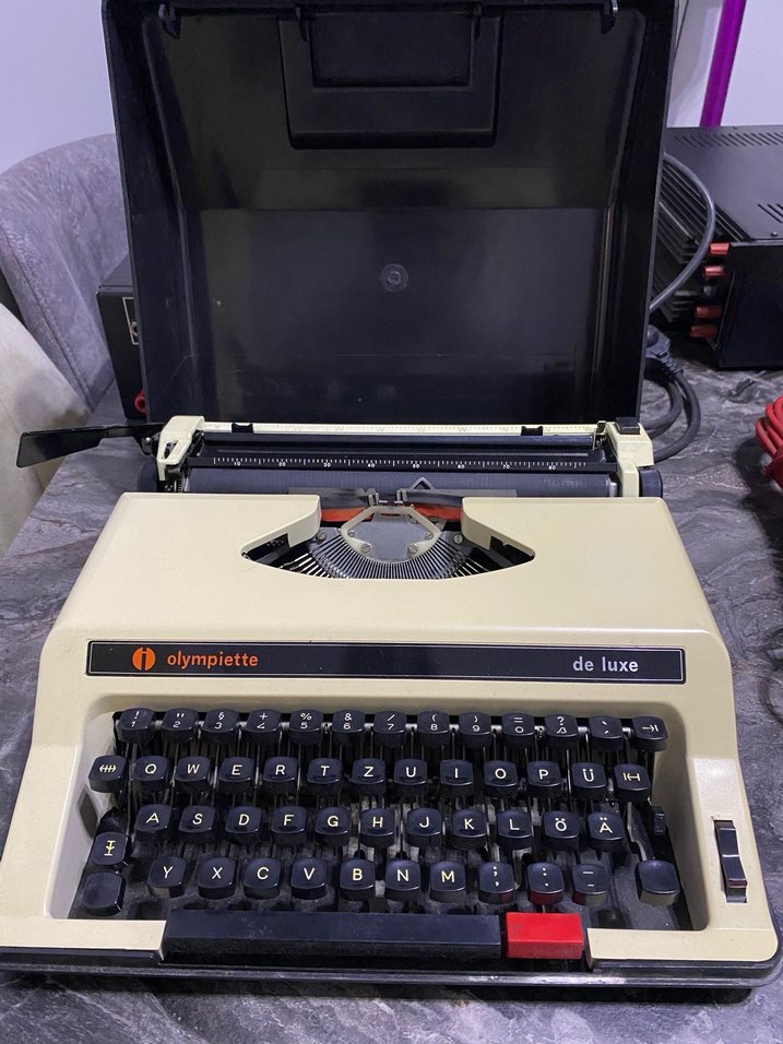 Olympiette De Luxe Beyaz Daktilo - Görsel 2