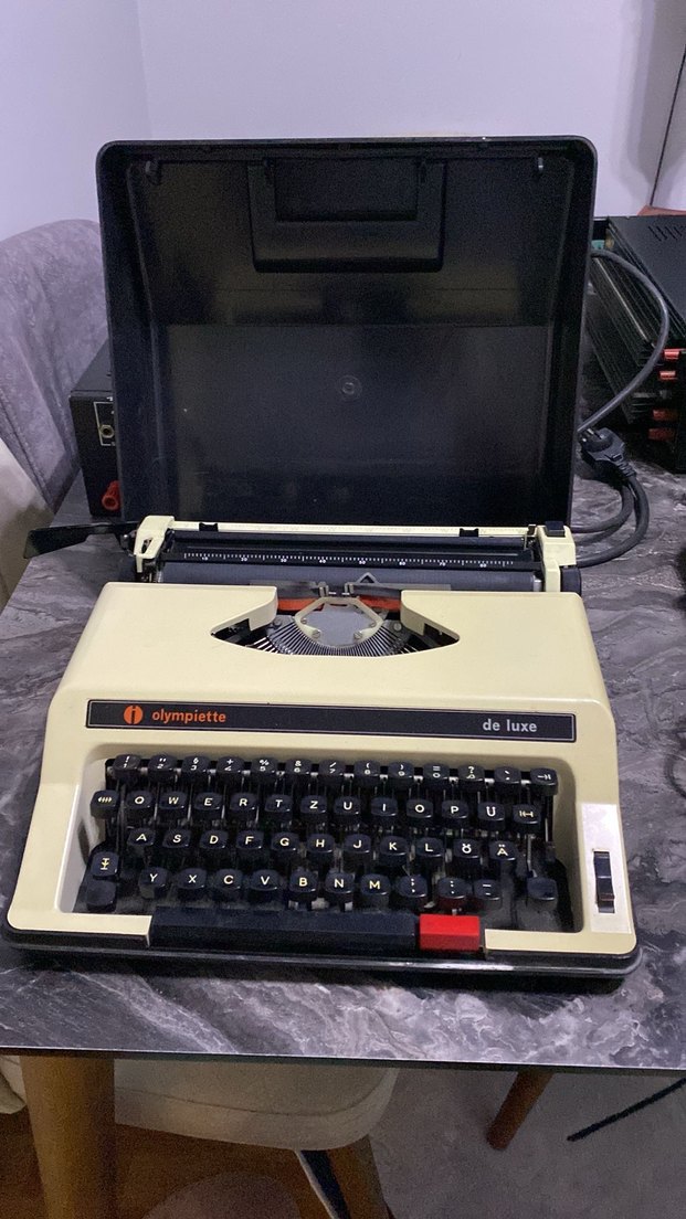 Olympiette De Luxe Beyaz Daktilo - Görsel 3