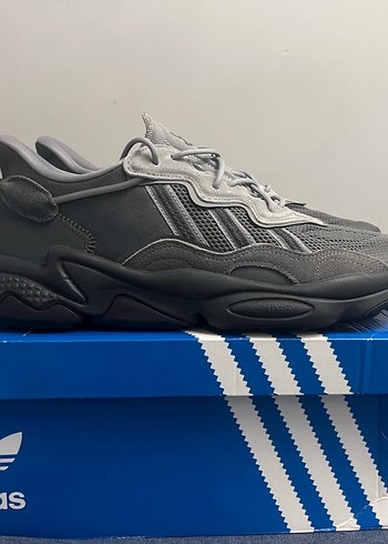 Adidas OZWEEGO