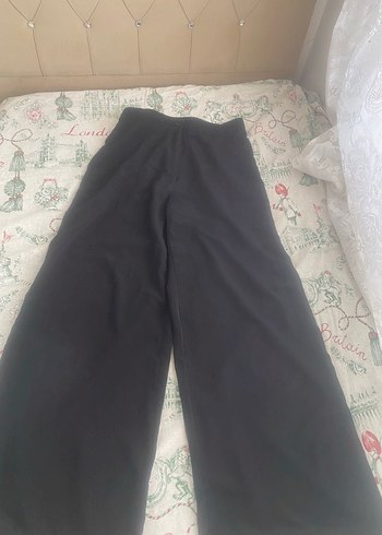 Kadın Siyah Bol Kesim Kumaş Pantolon